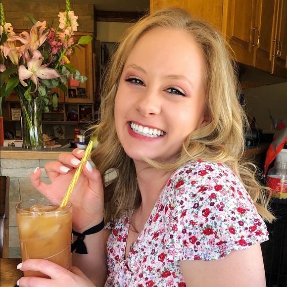 Meet your Posher, Emma - Picture 3 of 4